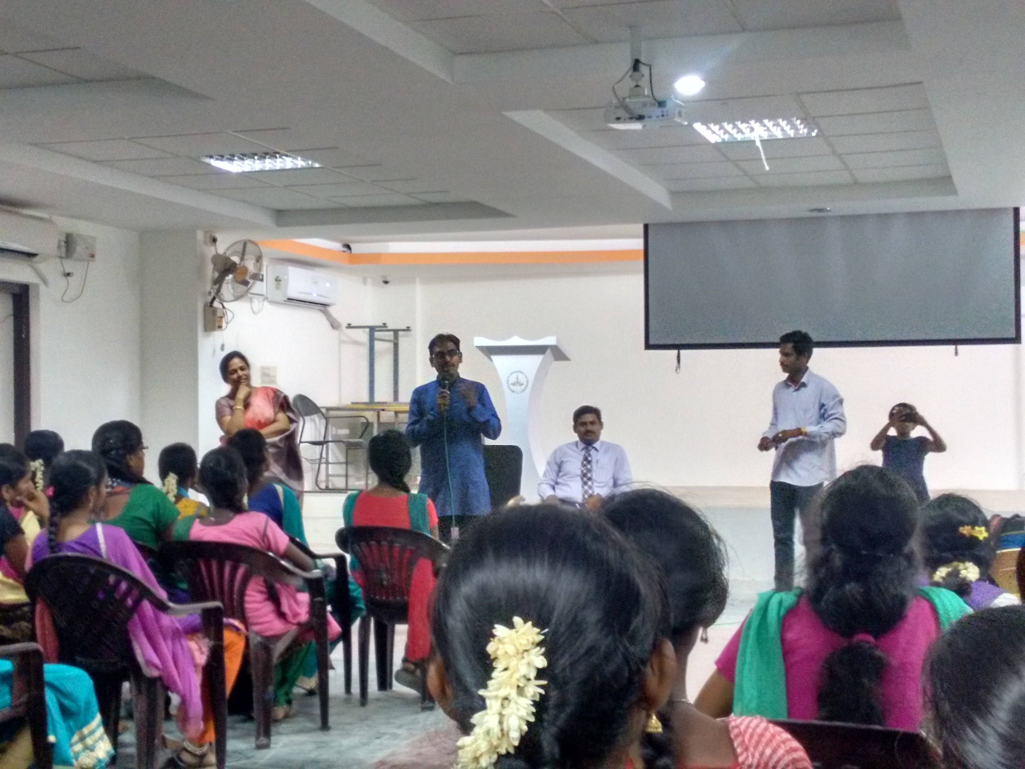 STUDENTS_COLLEGE_VISIT